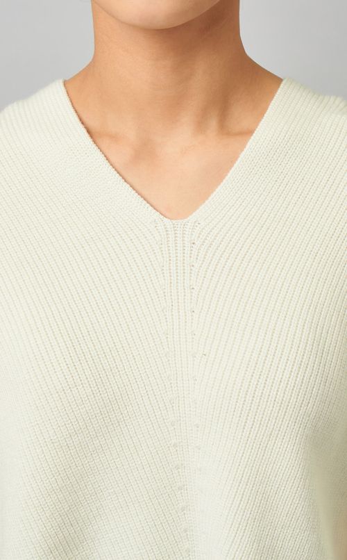 Vネックプルオーバーニット