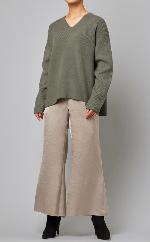 Vネックプルオーバーニット