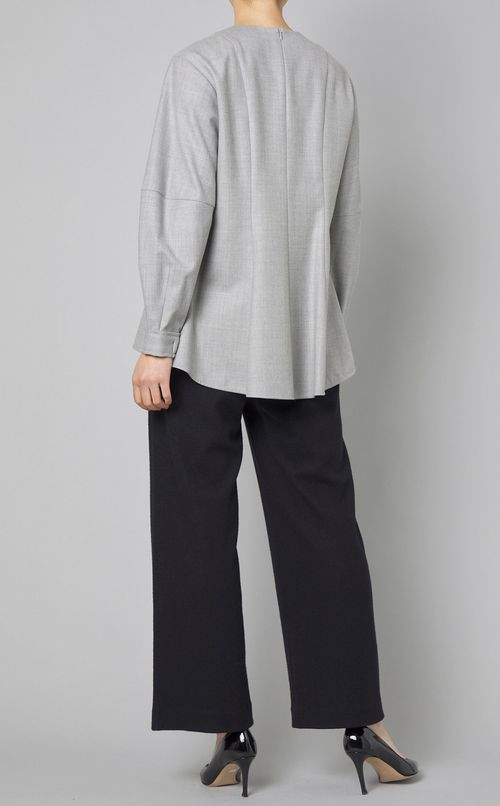 ボリュームスリーブヘムラインブラウス