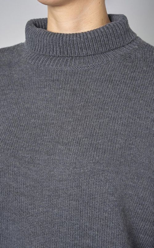 ハイネックニットプルオーバー