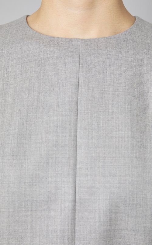 ボリュームスリーブヘムラインブラウス