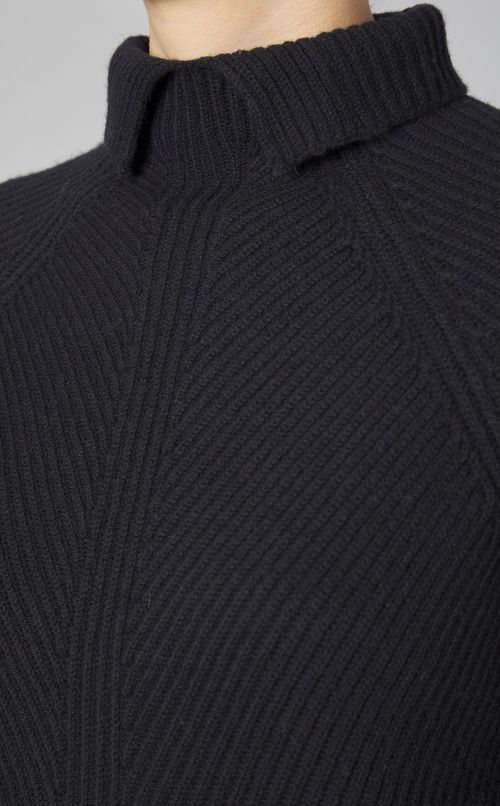 ハイネックリブニットプルオーバー