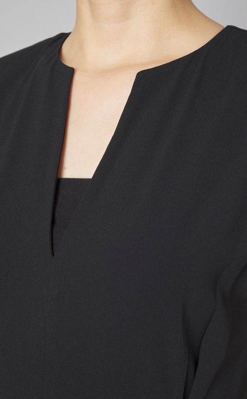 クレープスリットネックノースリーブドレス