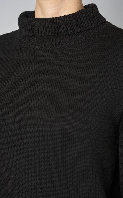 ハイネックニットプルオーバー