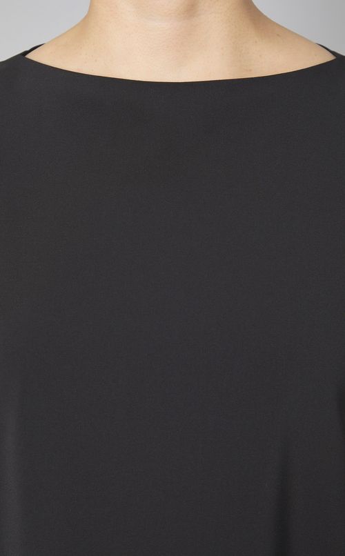 ボートネックスリーブレスドレス