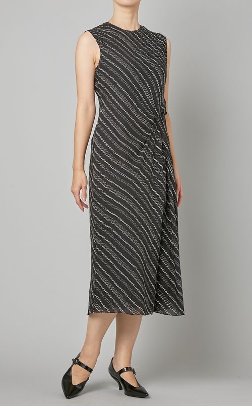 ドレープタックワンピース