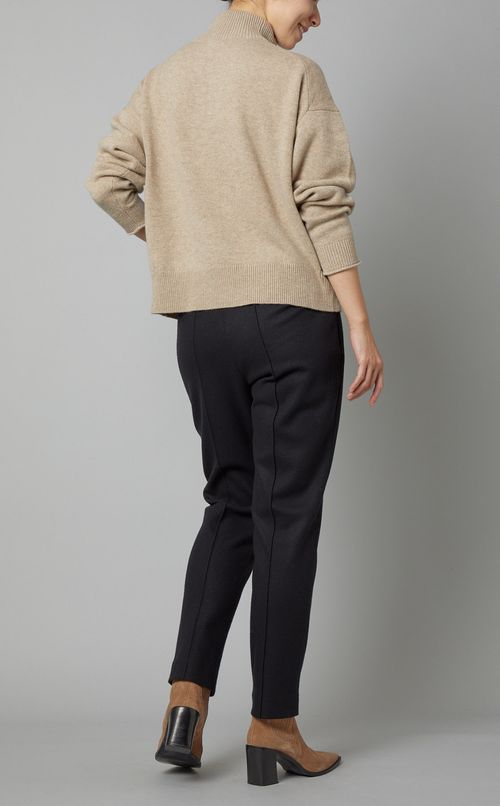 レースアッププルオーバーニット