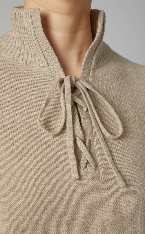 レースアッププルオーバーニット