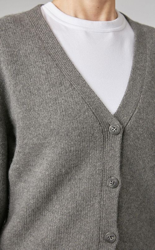 ウールVネックカーディガン