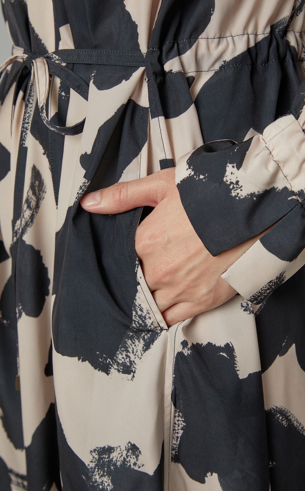 Vネックプリントワンピース