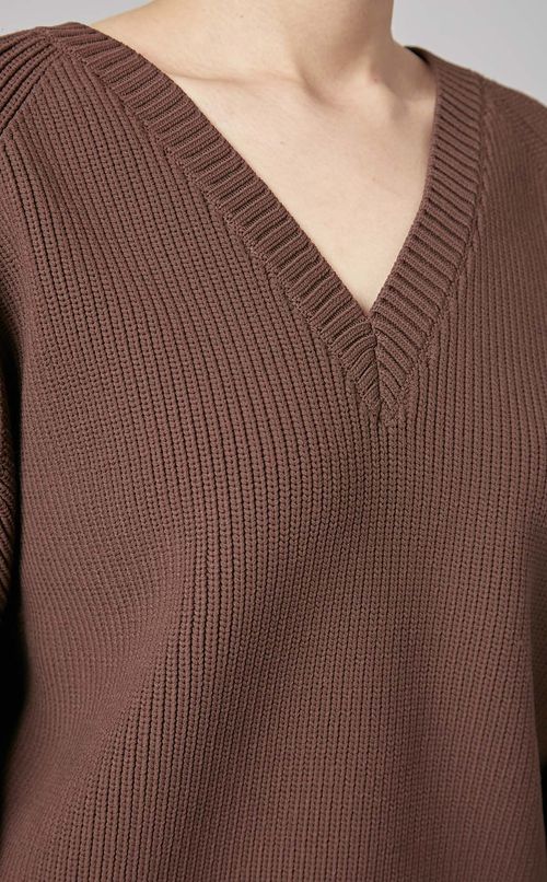Vネックニットプルオーバー
