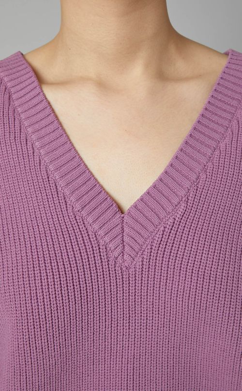 Vネックニットプルオーバー