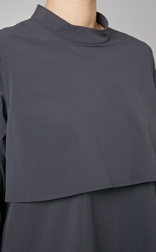 スタンドネックフラップブラウス