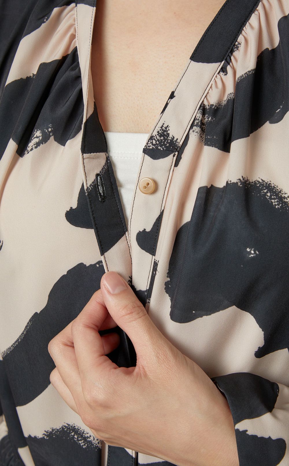 Vネックプリントワンピース