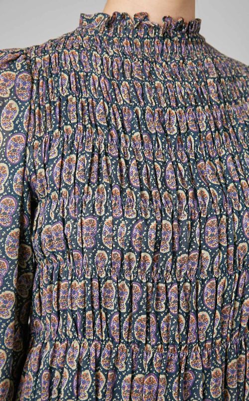 シャーリングワンピース