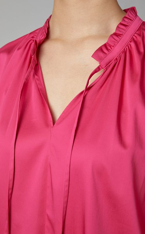 サテンフリルネックワンピース