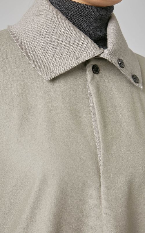 リブカラープルオーバーシャツ