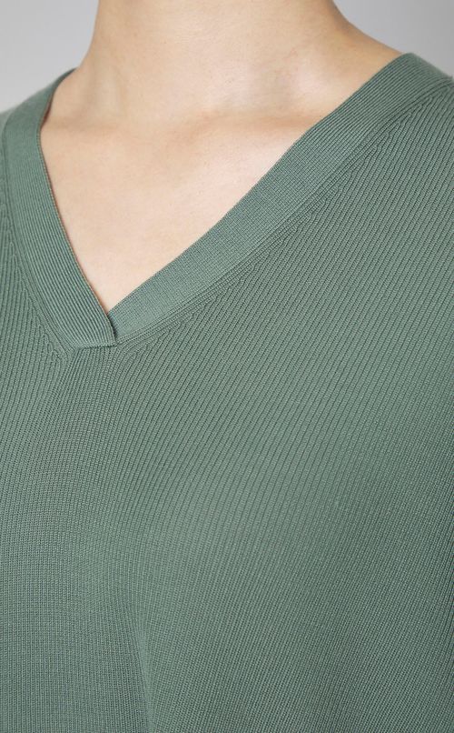 ウールVネックハイゲージニット