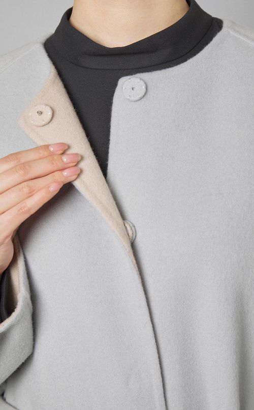 ベルト付ノーカラーロングコート