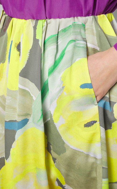 フラワープリントタックスカート