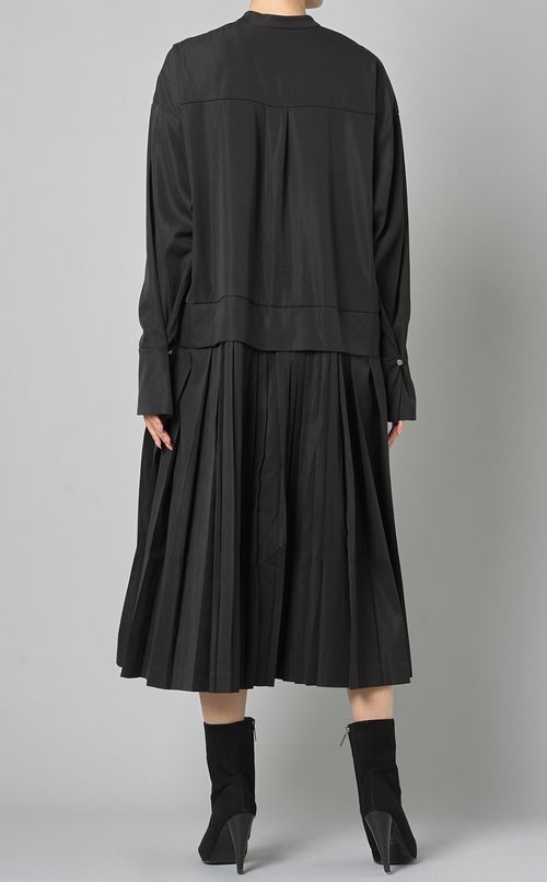 ノーカラープリーツワンピース