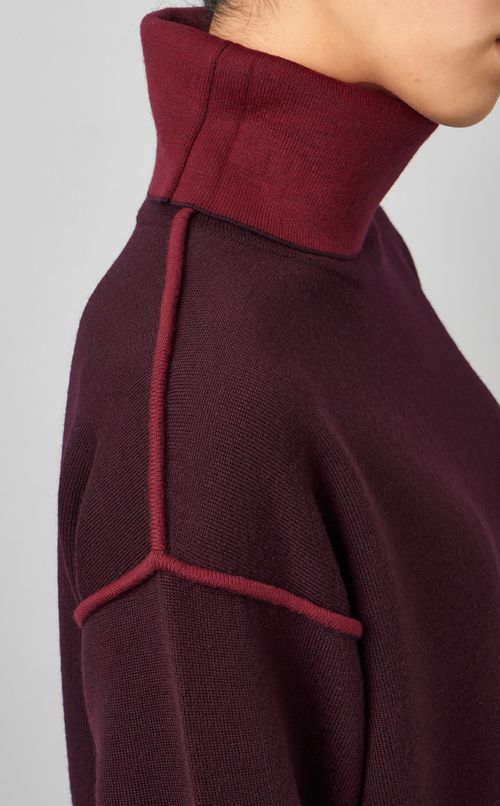 オフショルダーハイネックニット