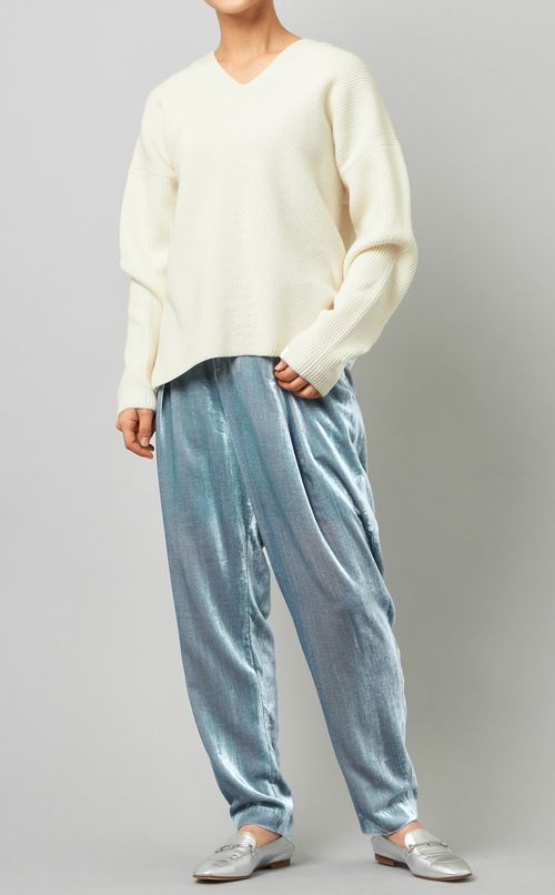 Vネックプルオーバーニット