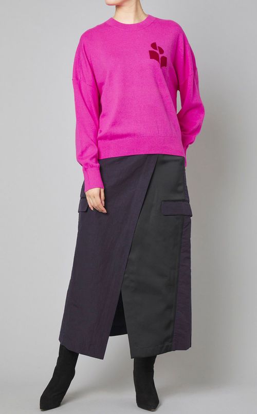 クルーネックロゴプルオーバーニット