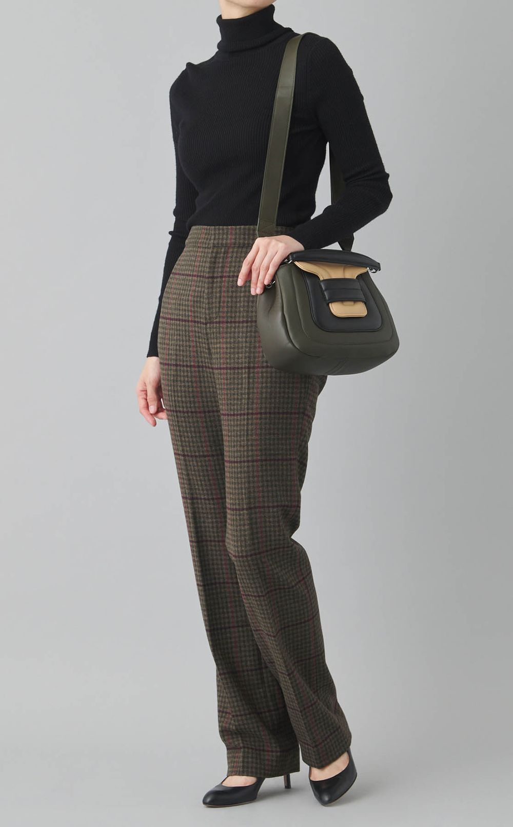 ALPHA PADレザーショルダーバッグ