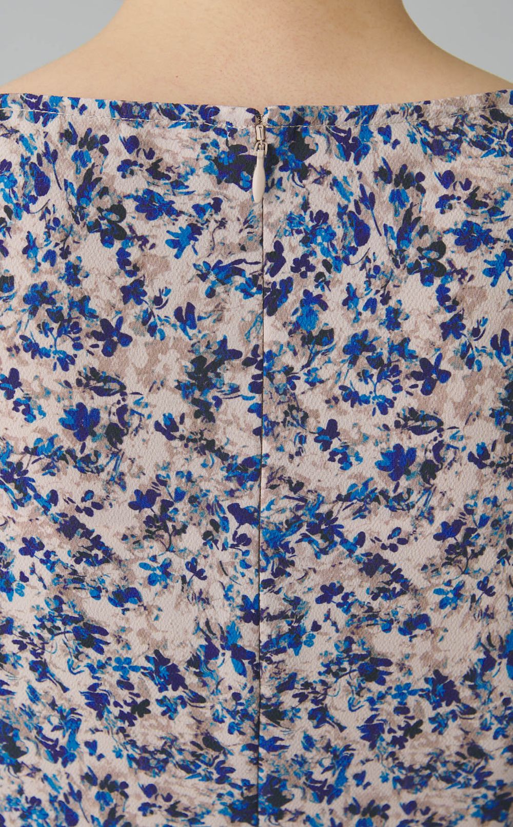 パフスリーブリボンプリントワンピース