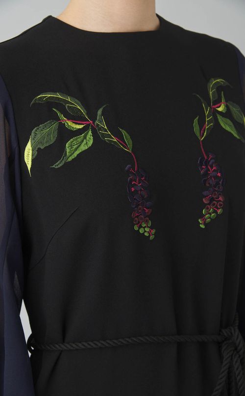 ベリー刺繍シアースリーブドレス