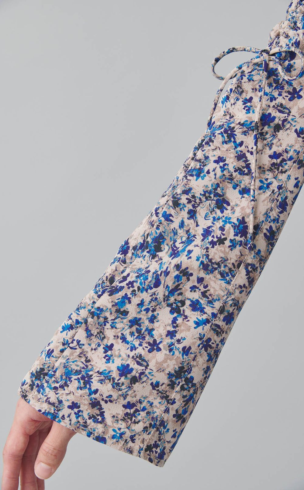 パフスリーブリボンプリントワンピース