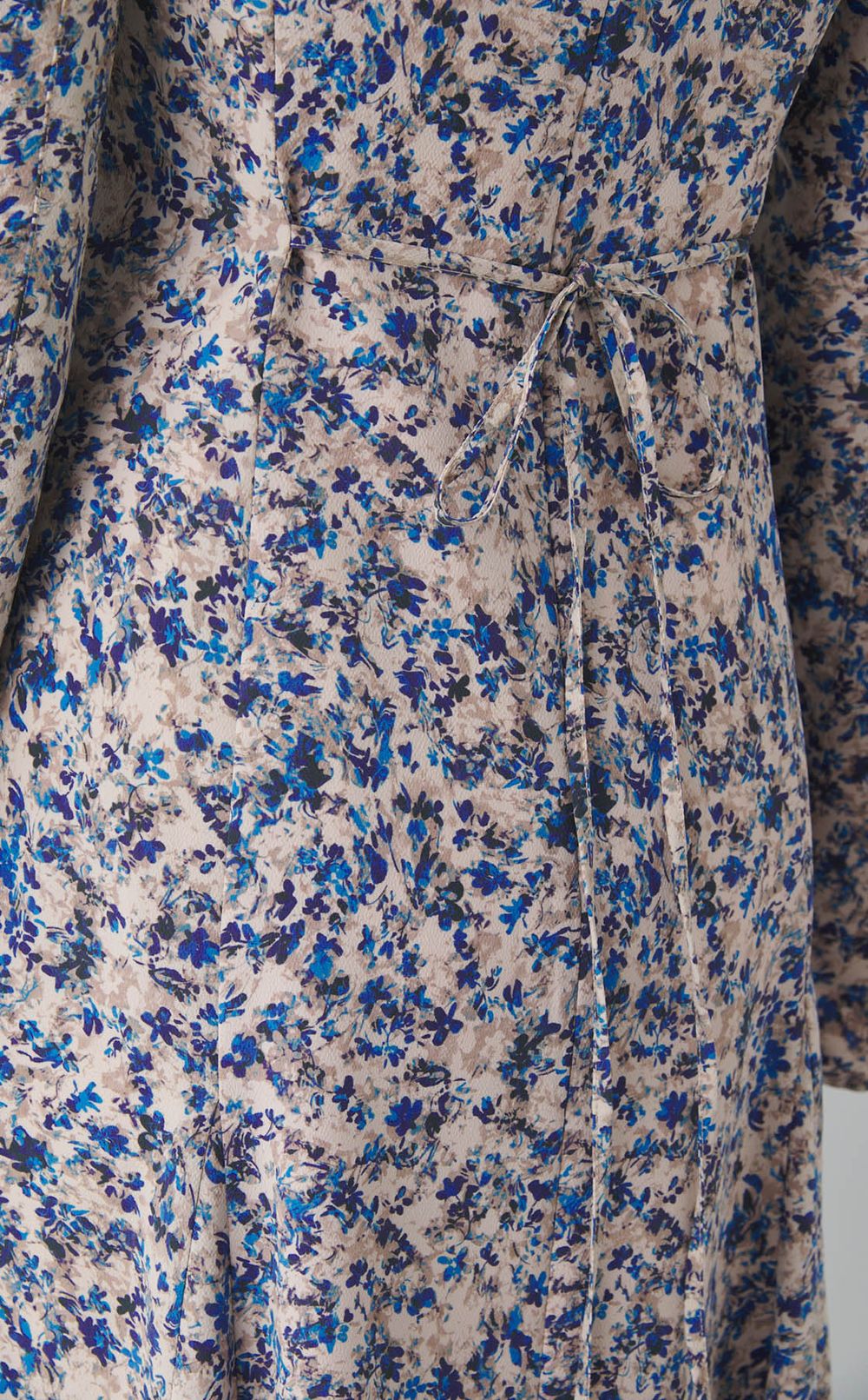 パフスリーブリボンプリントワンピース