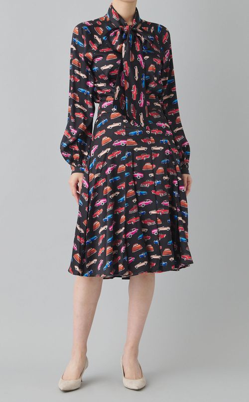 カープリントボウタイブラウス