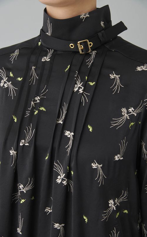 サテン刺繍ギャザードレス