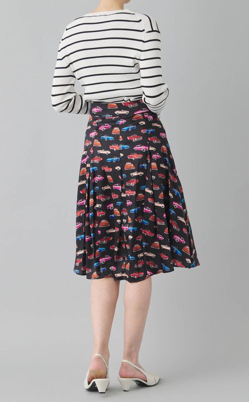 カープリントフレアミディスカート