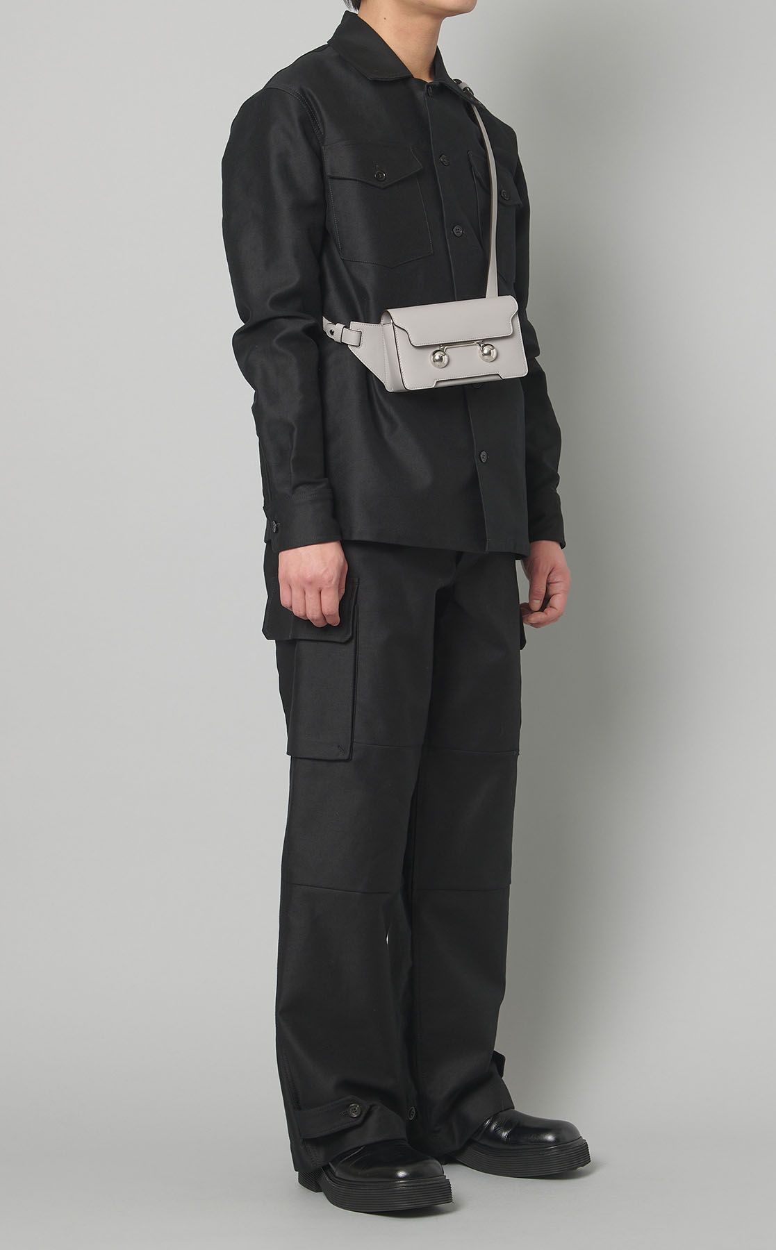 【関税込み】Marni ネイビー モールスキン カーゴパンツ Marniのネイビー モールスキン カーゴパンツがセール中