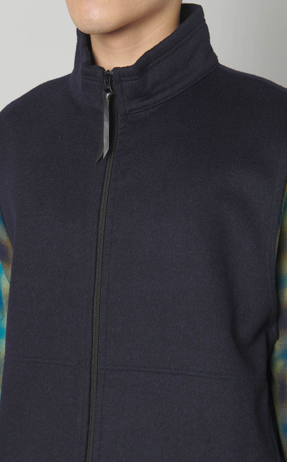 ウールシルクジップアップベスト