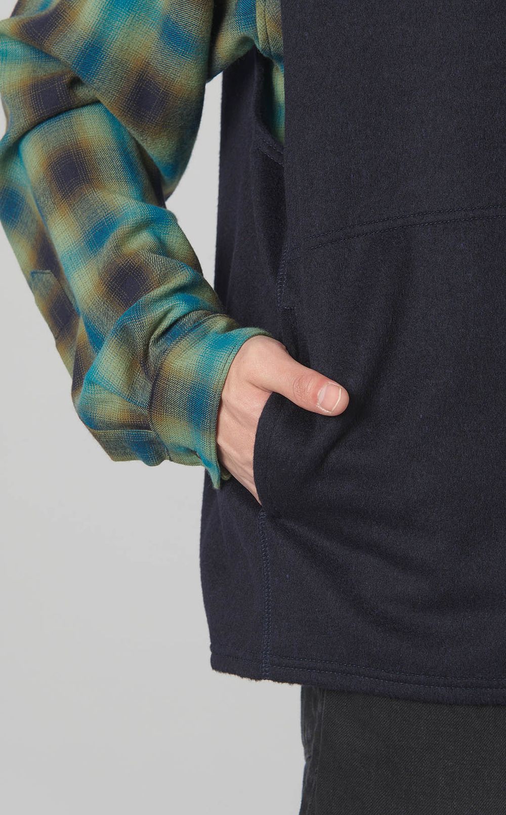 ウールシルクジップアップベスト