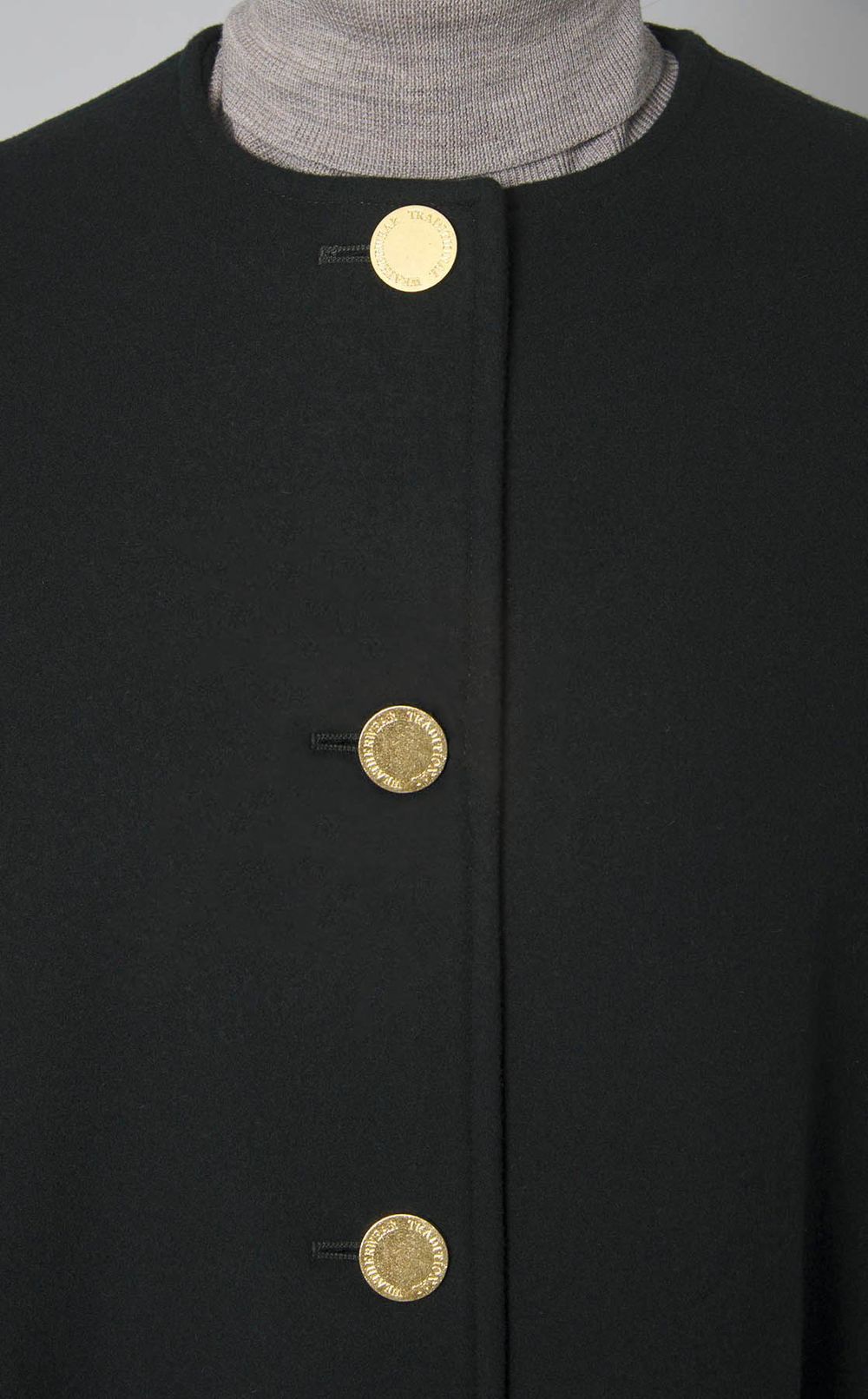 ノーカラーゴールドボタンコート