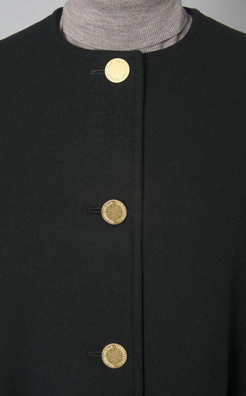 ノーカラーゴールドボタンコート