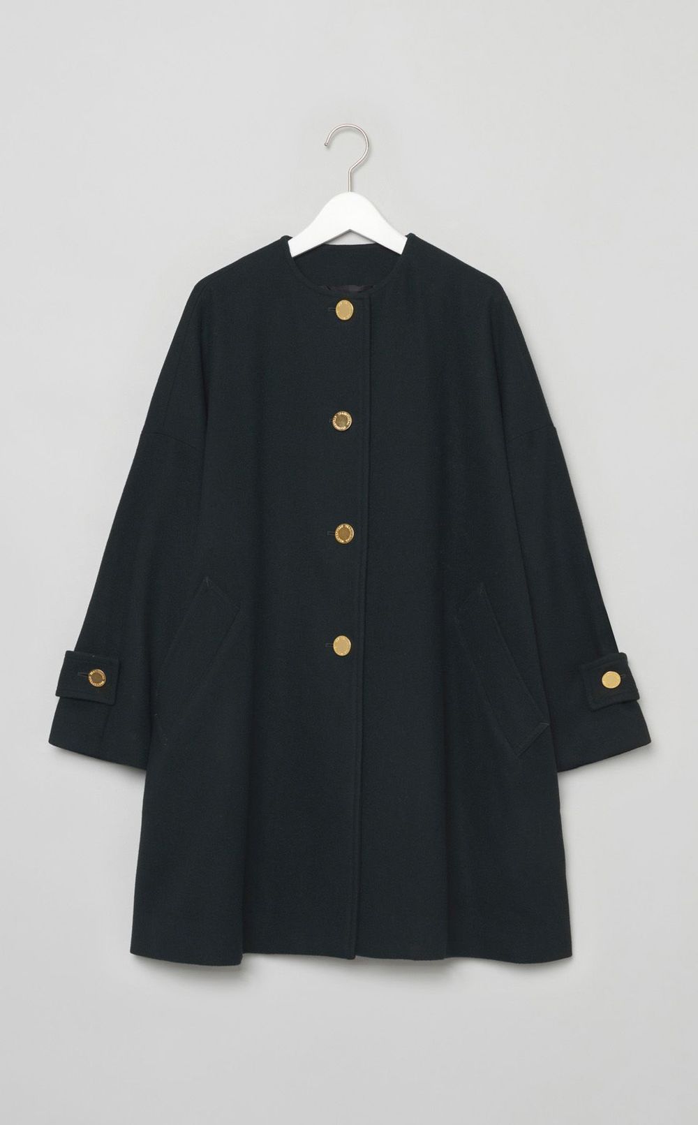 ノーカラーゴールドボタンコート