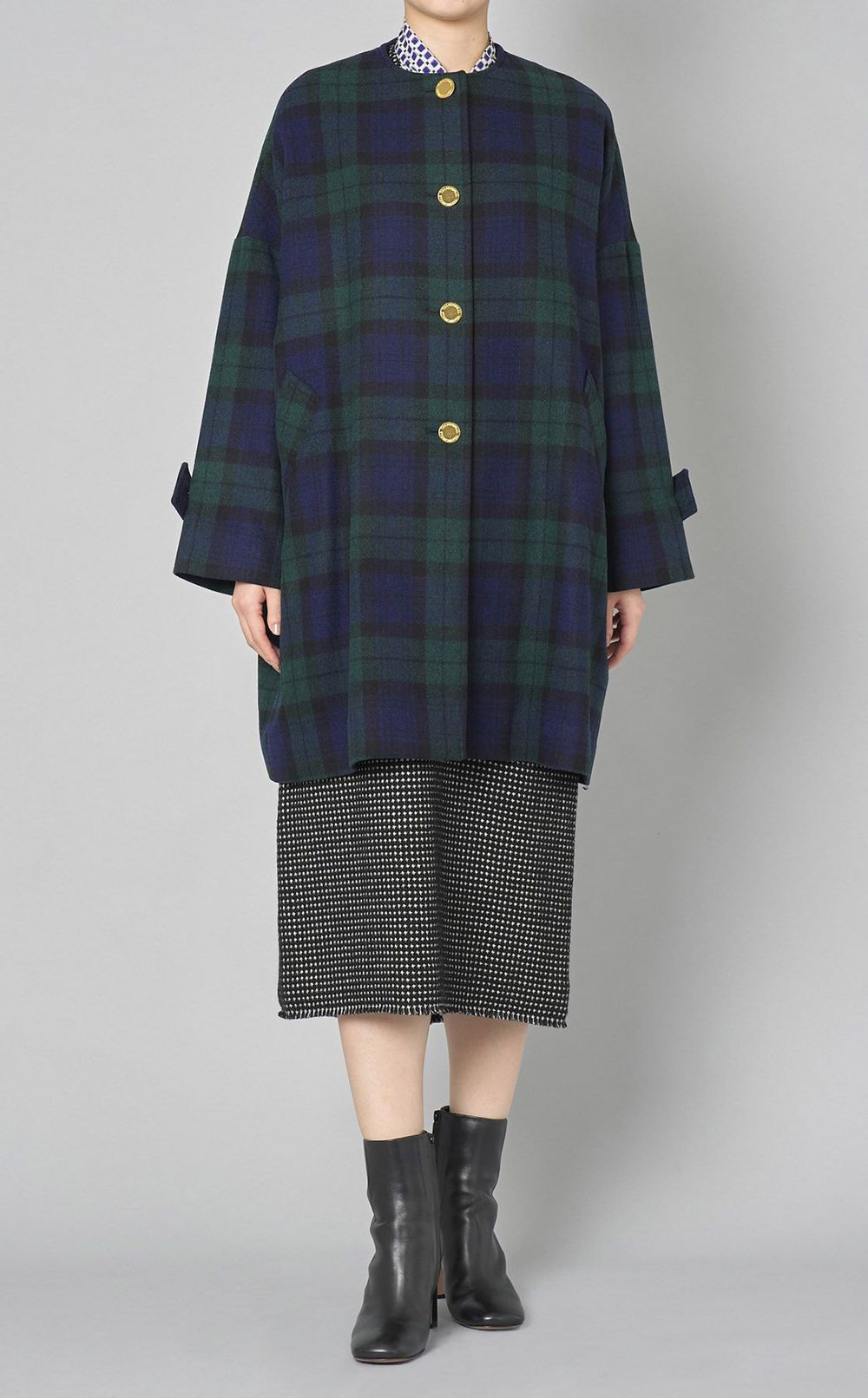 ノーカラーゴールドボタンコート