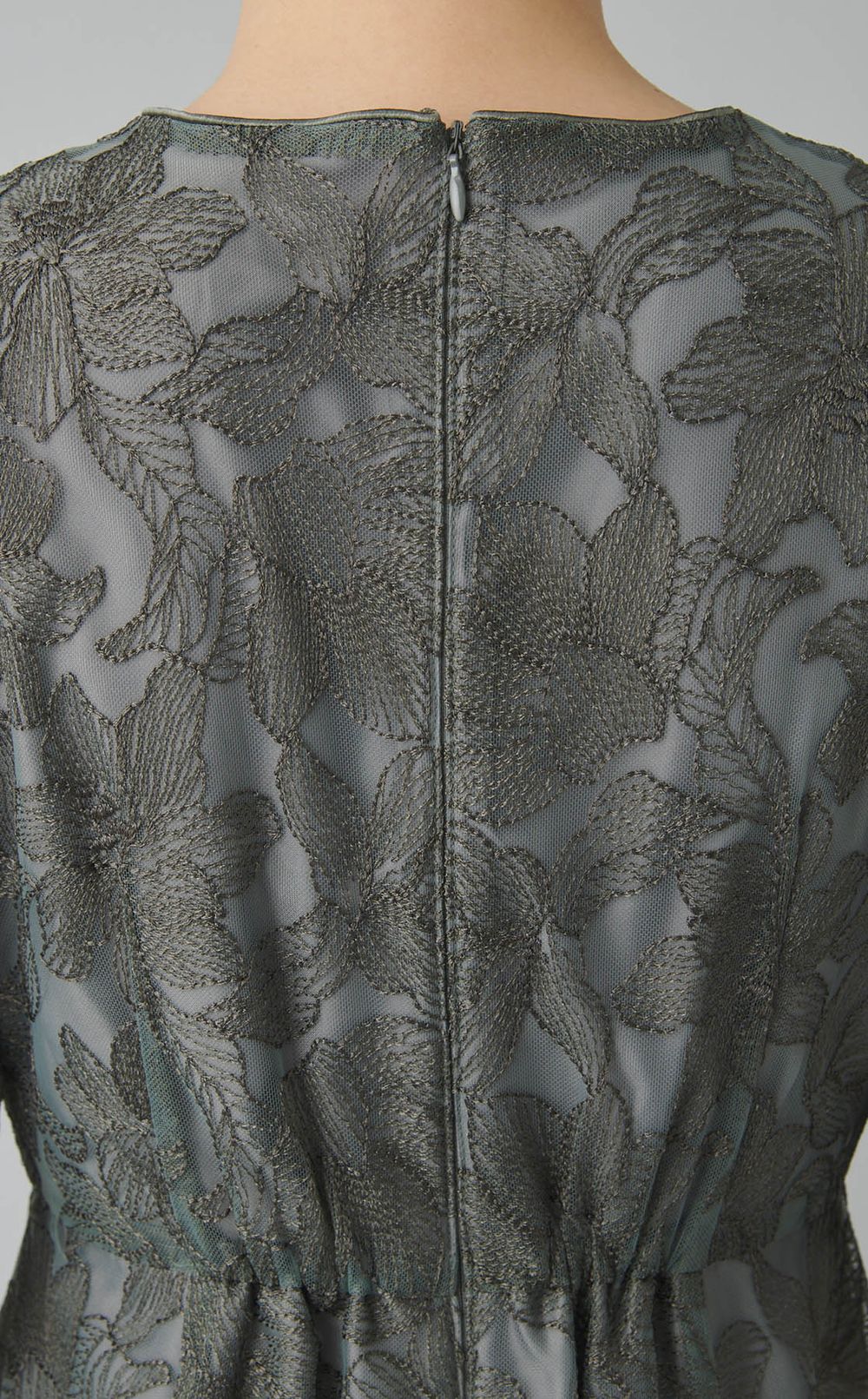 エンブロイダリーチュールドレス