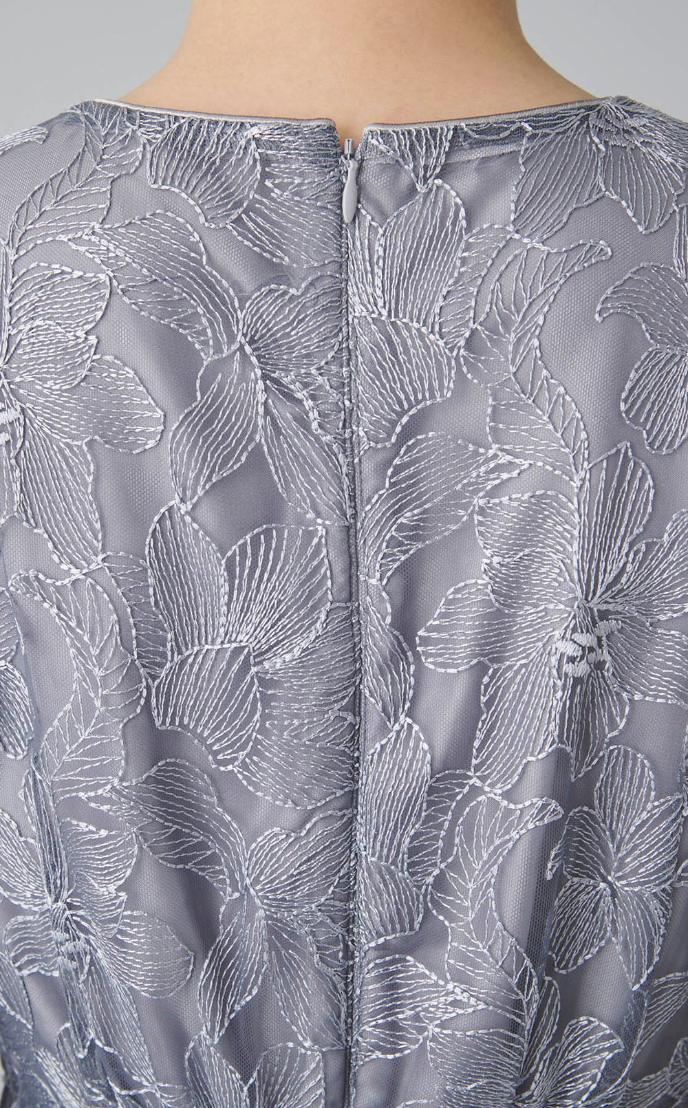 エンブロイダリーチュールドレス