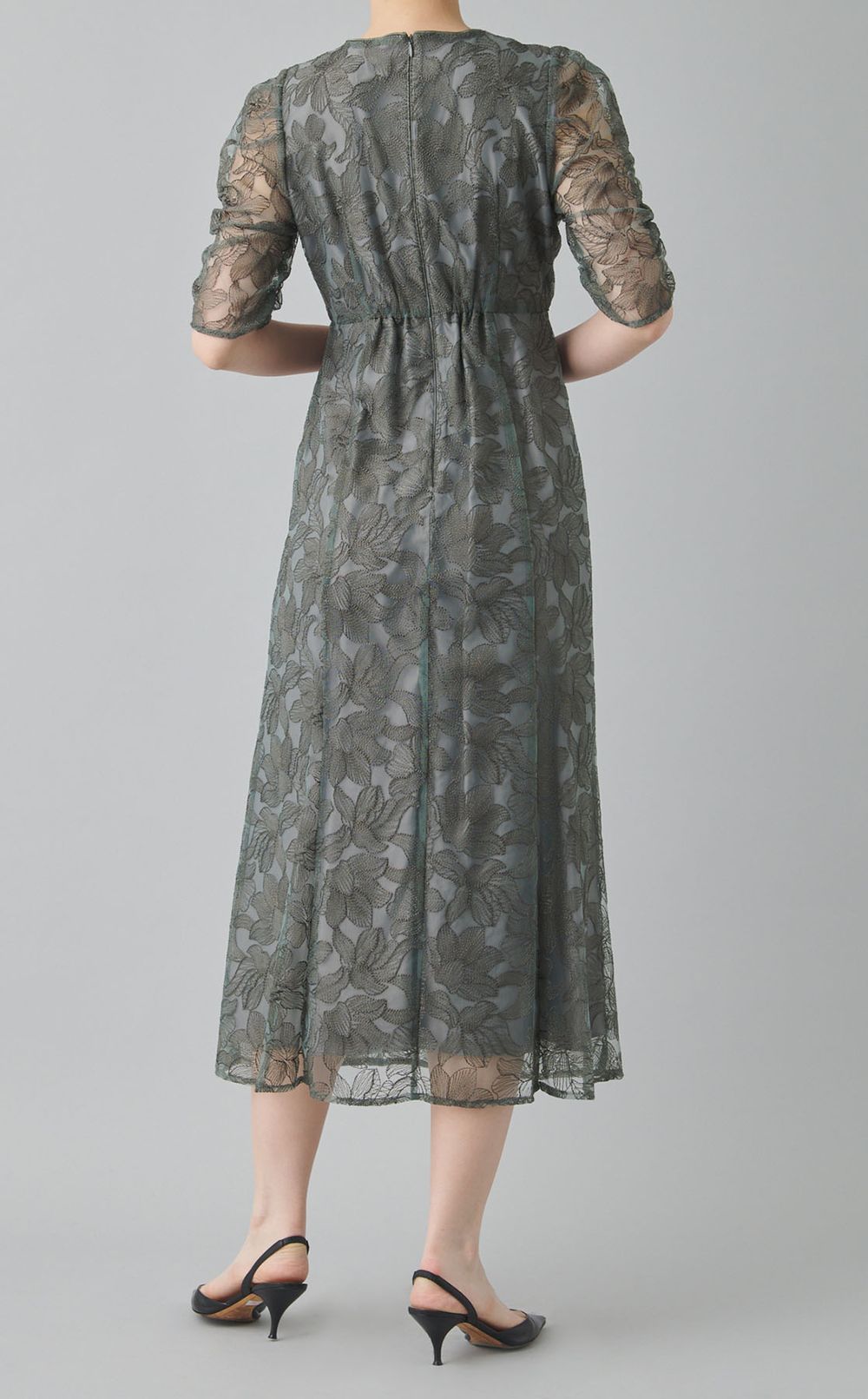 エンブロイダリーチュールドレス