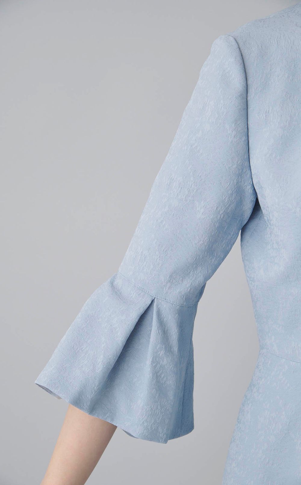 ジャガードフリルスリーブドレス