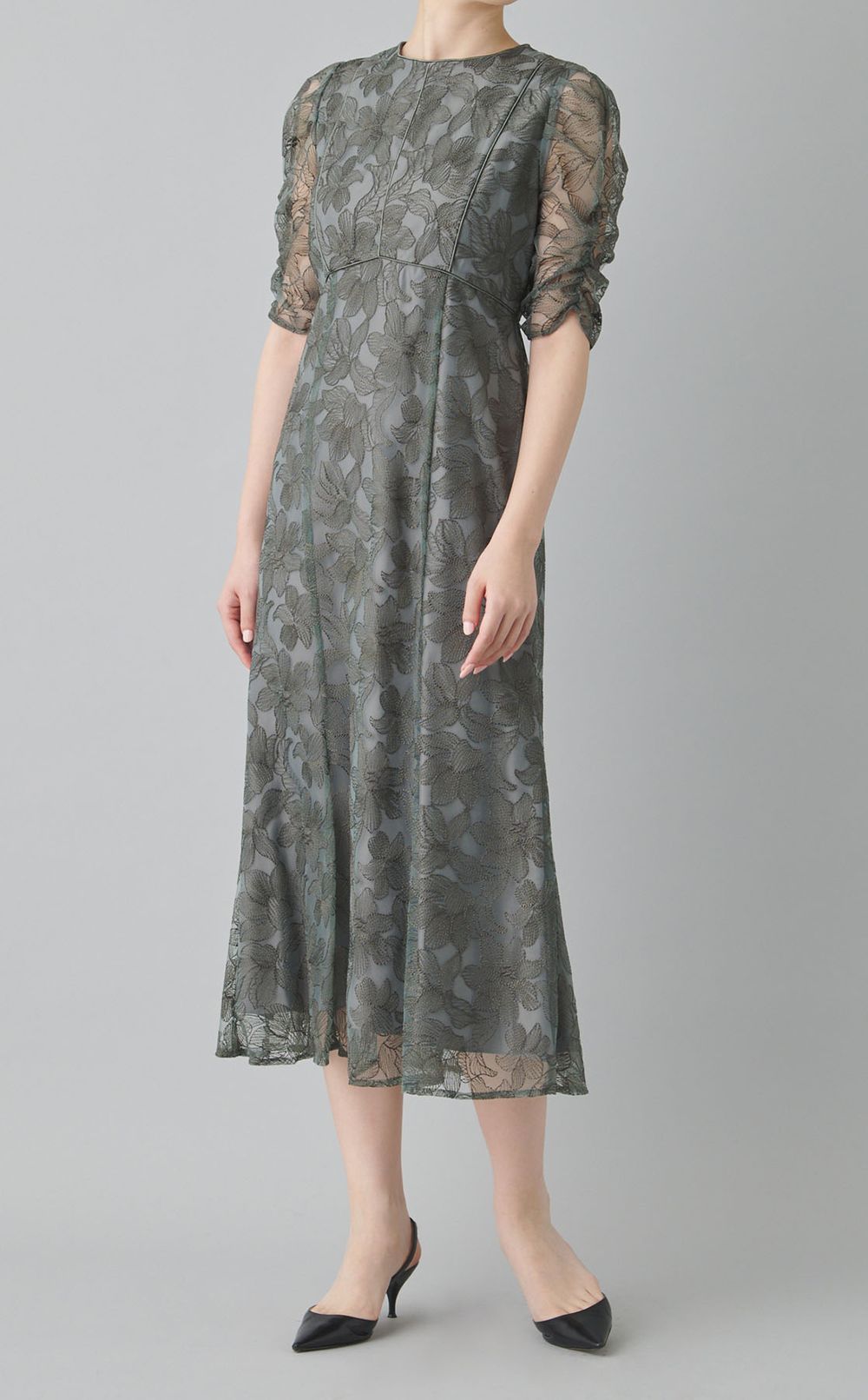 エンブロイダリーチュールドレス