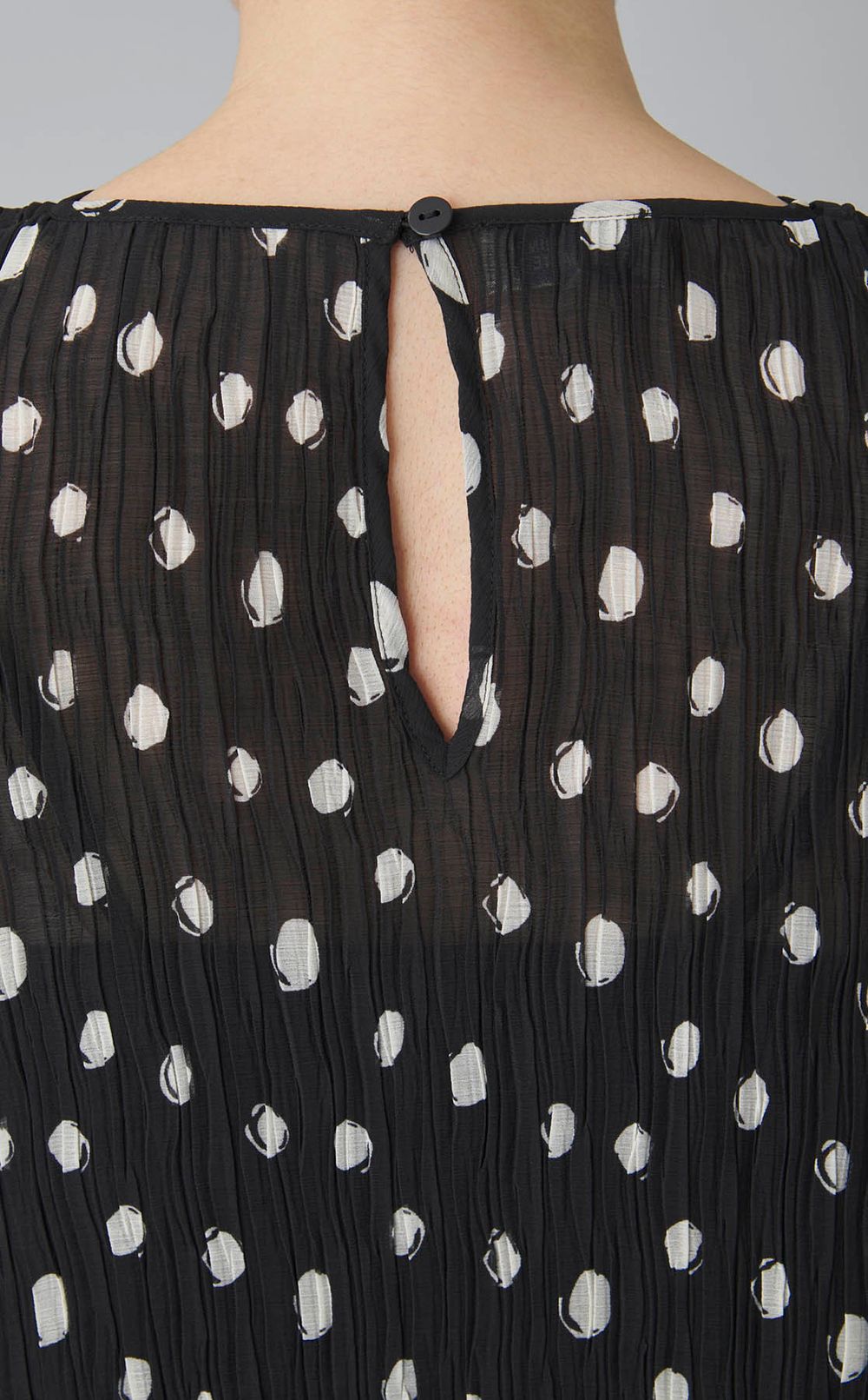 ドットシースループリーツブラウス