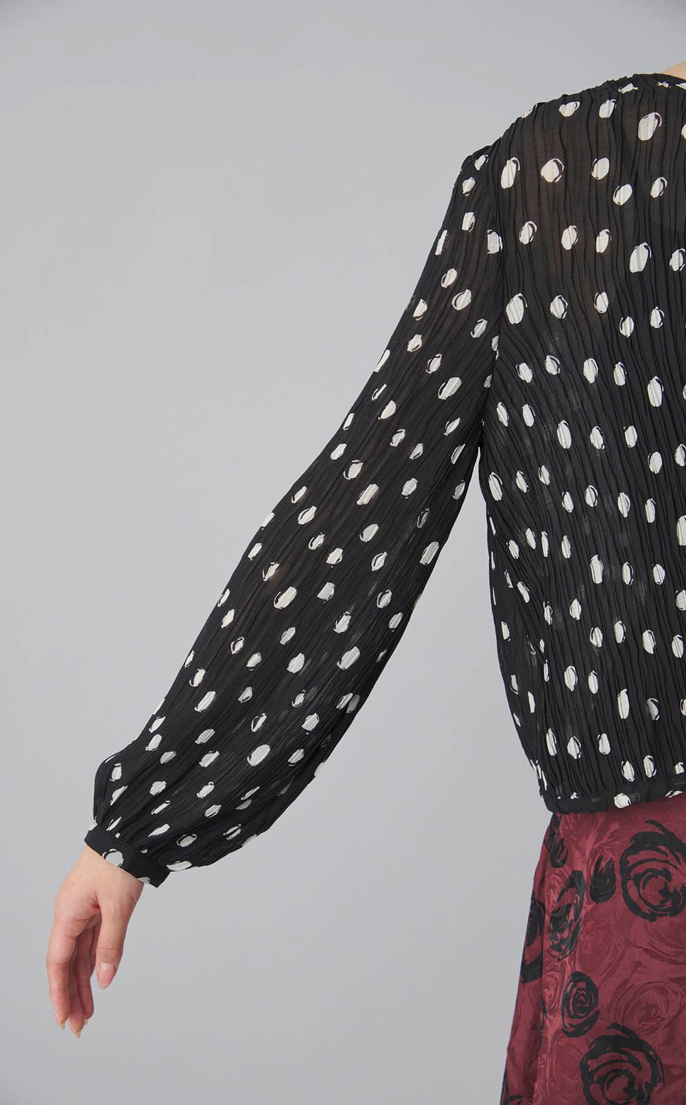 ドットシースループリーツブラウス